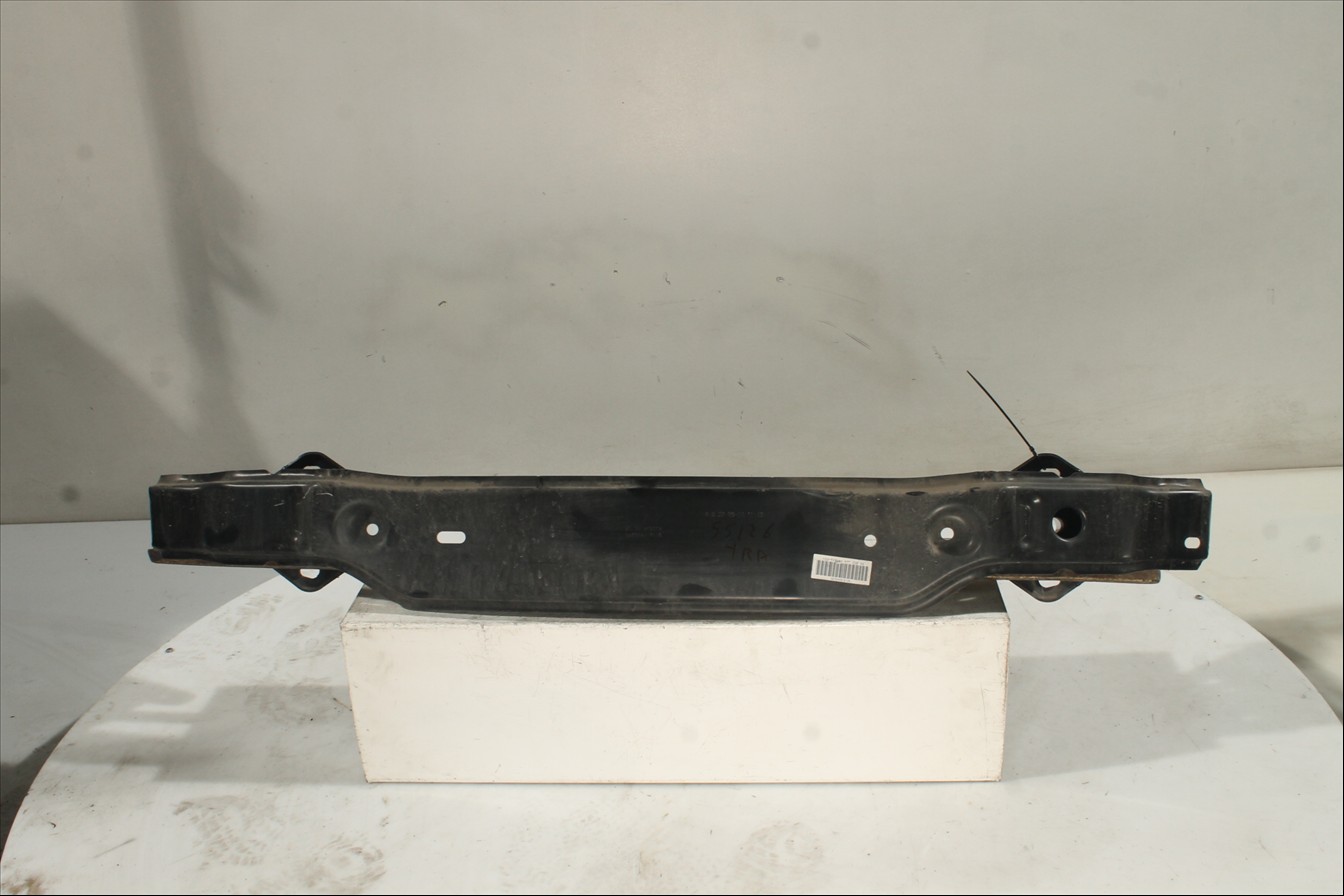 Traviesa paragolpes Tra.