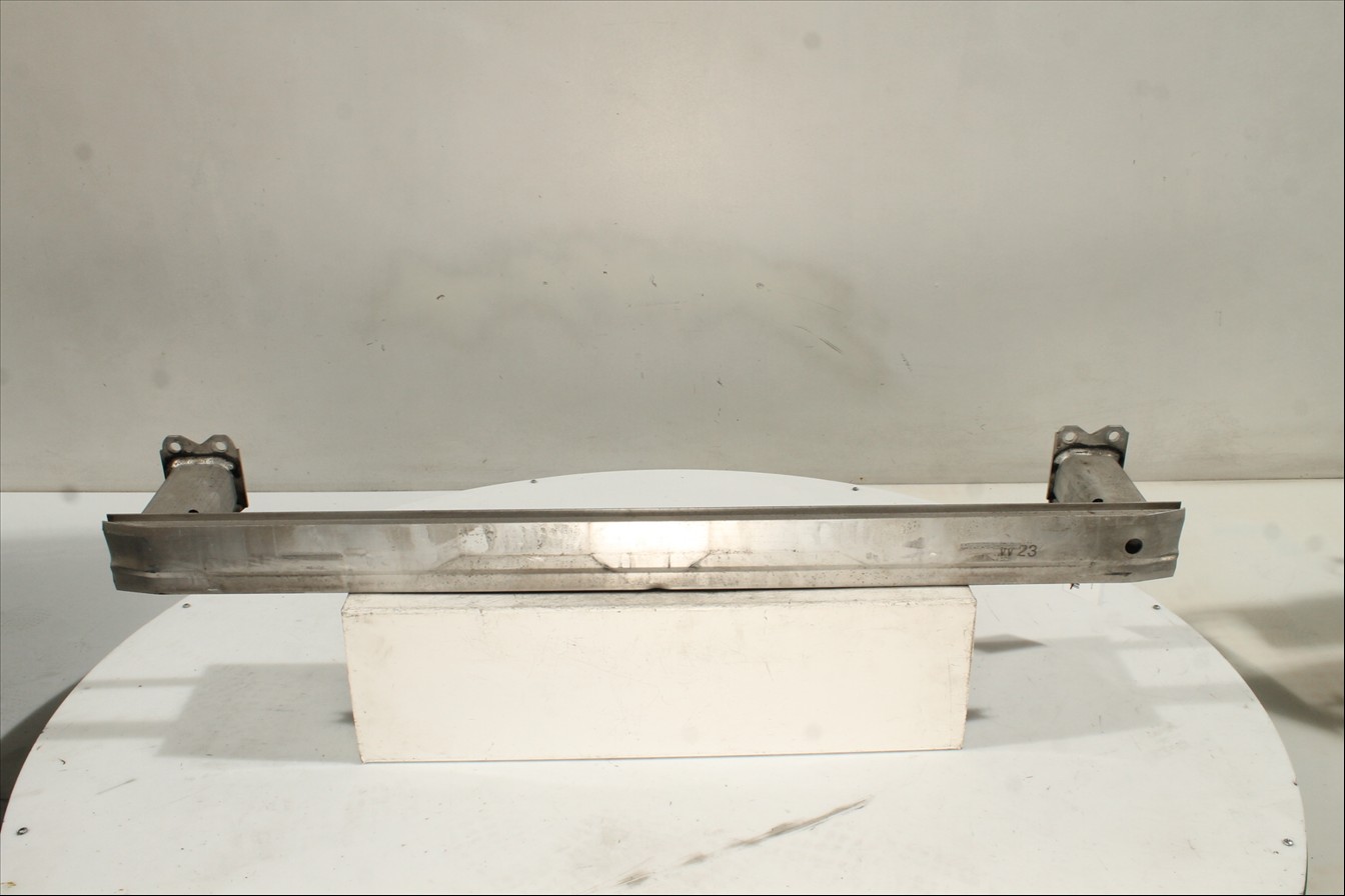 Traviesa paragolpes Tra.