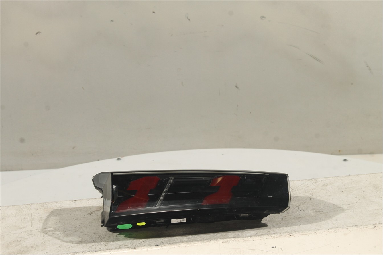 Piloto interior Tra. Izq.