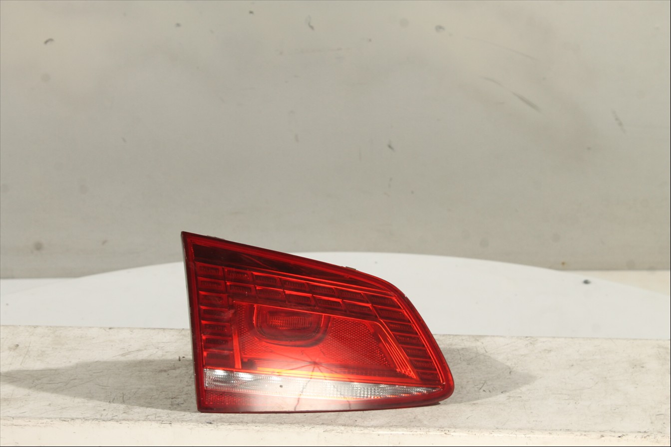 Piloto interior Tra. Izq.