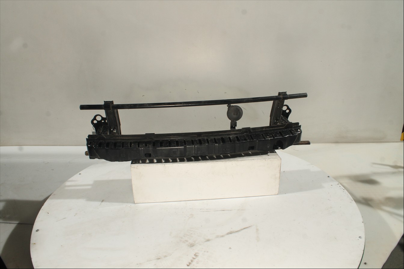 Traviesa paragolpes Del.