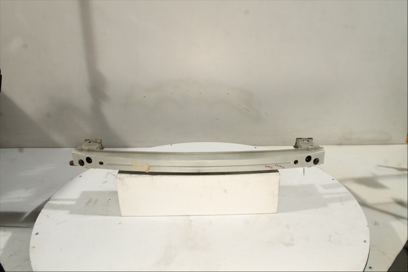 Traviesa paragolpes Tra.