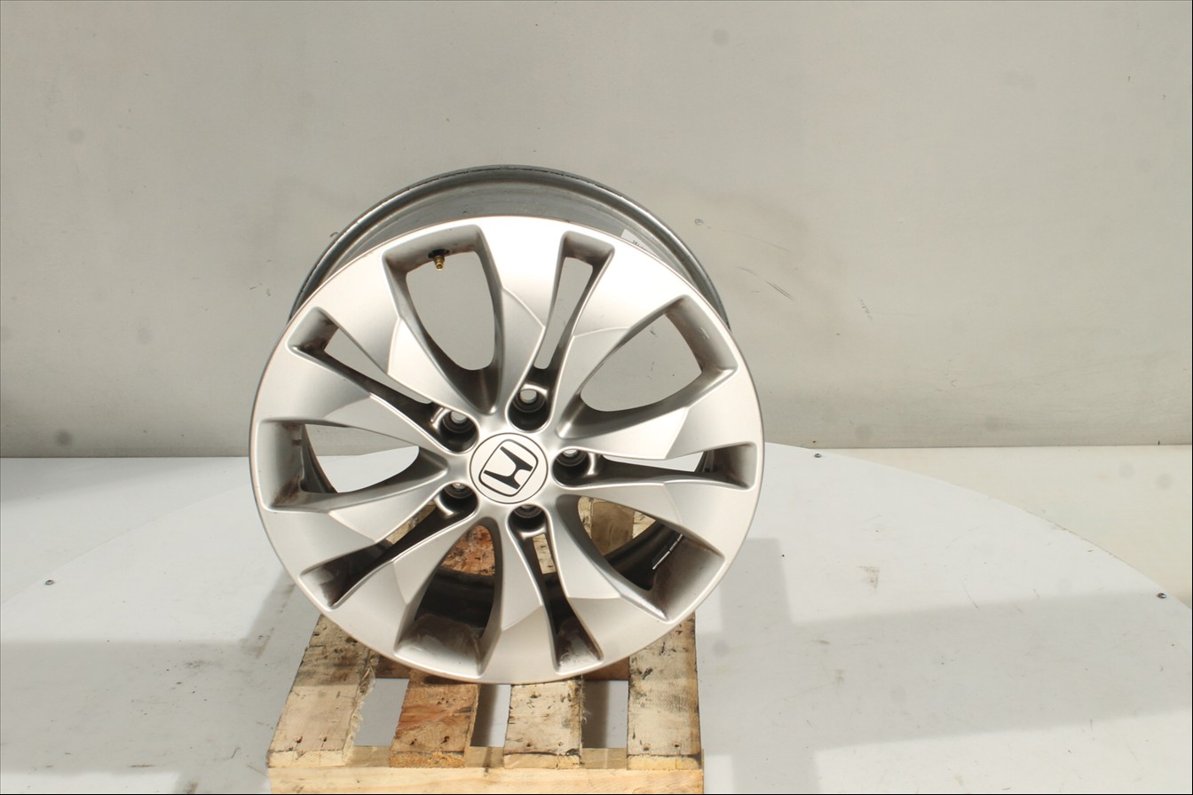 Llanta aluminio Del. Izq.