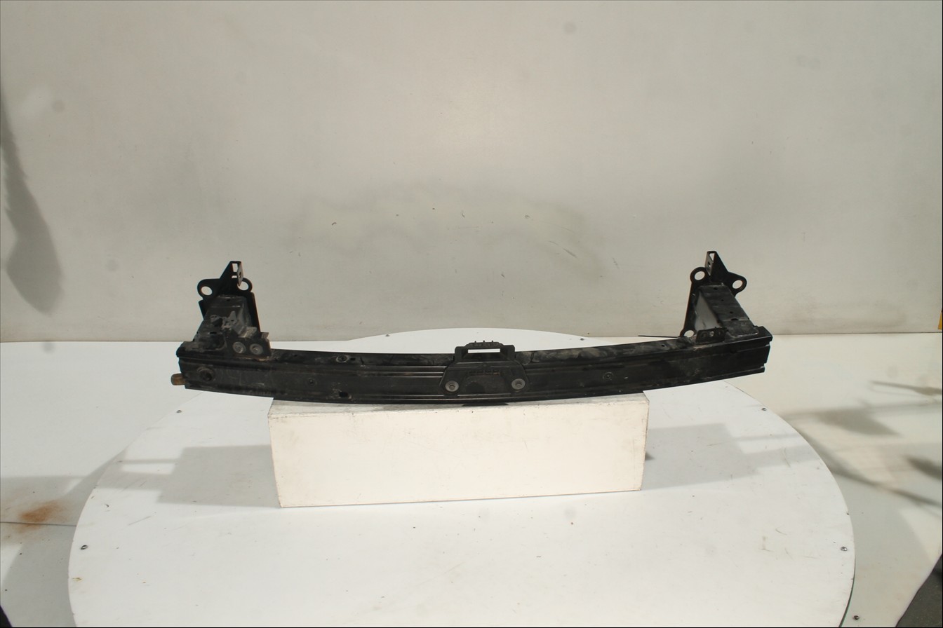 Traviesa paragolpes Del.