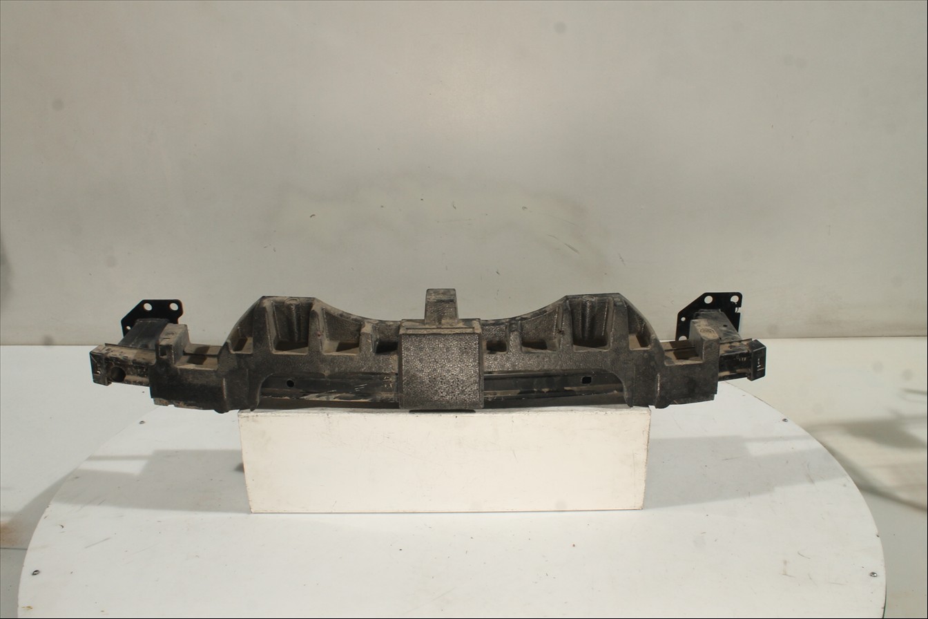 Traviesa paragolpes Tra.