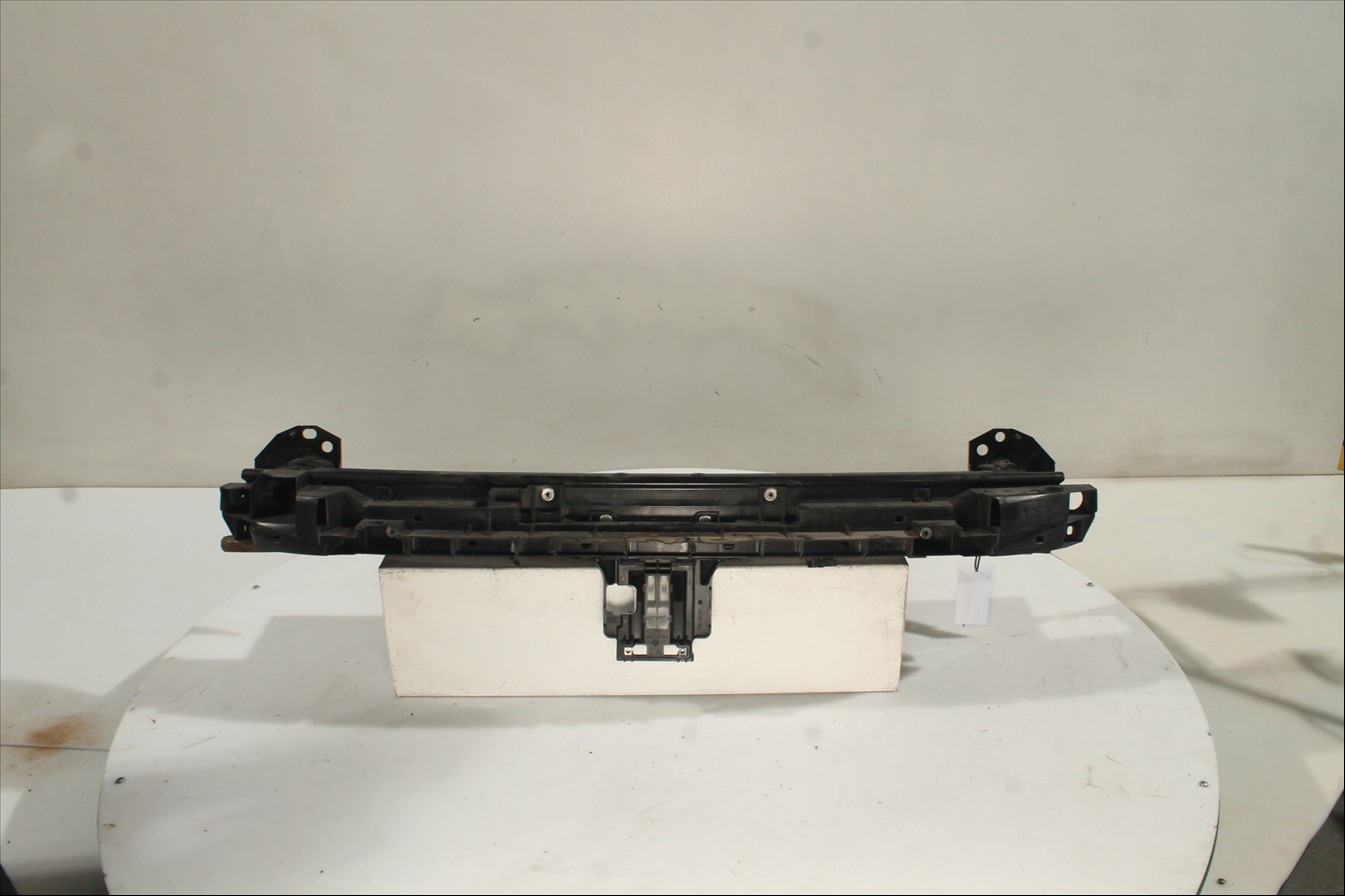 Traviesa paragolpes Del.