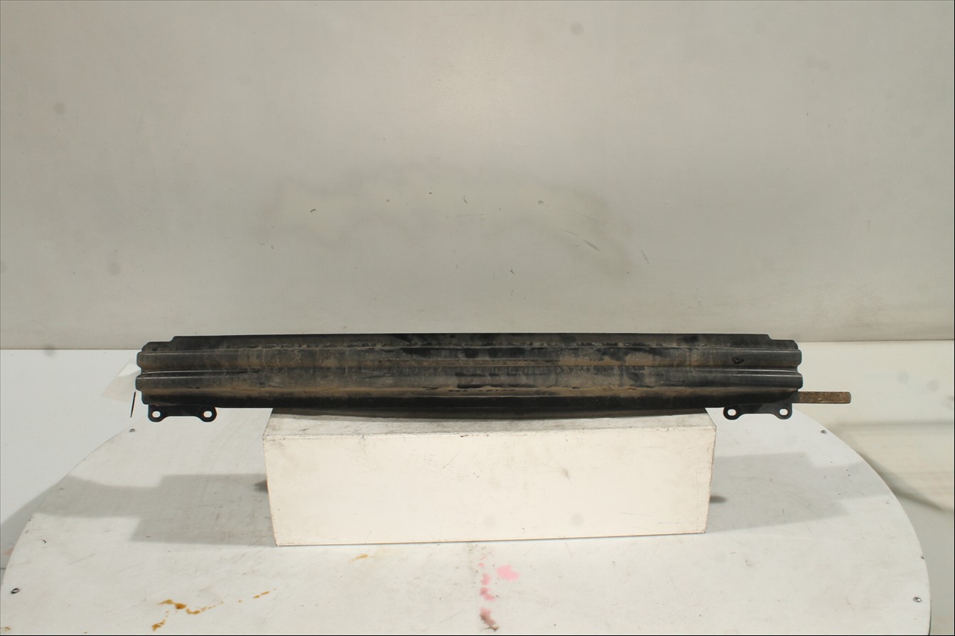 Traviesa paragolpes Tra.