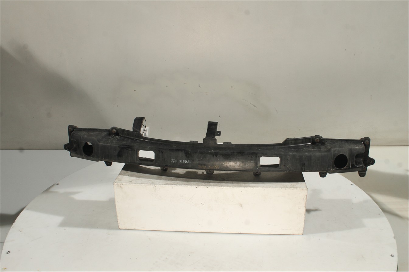 Traviesa paragolpes Tra.