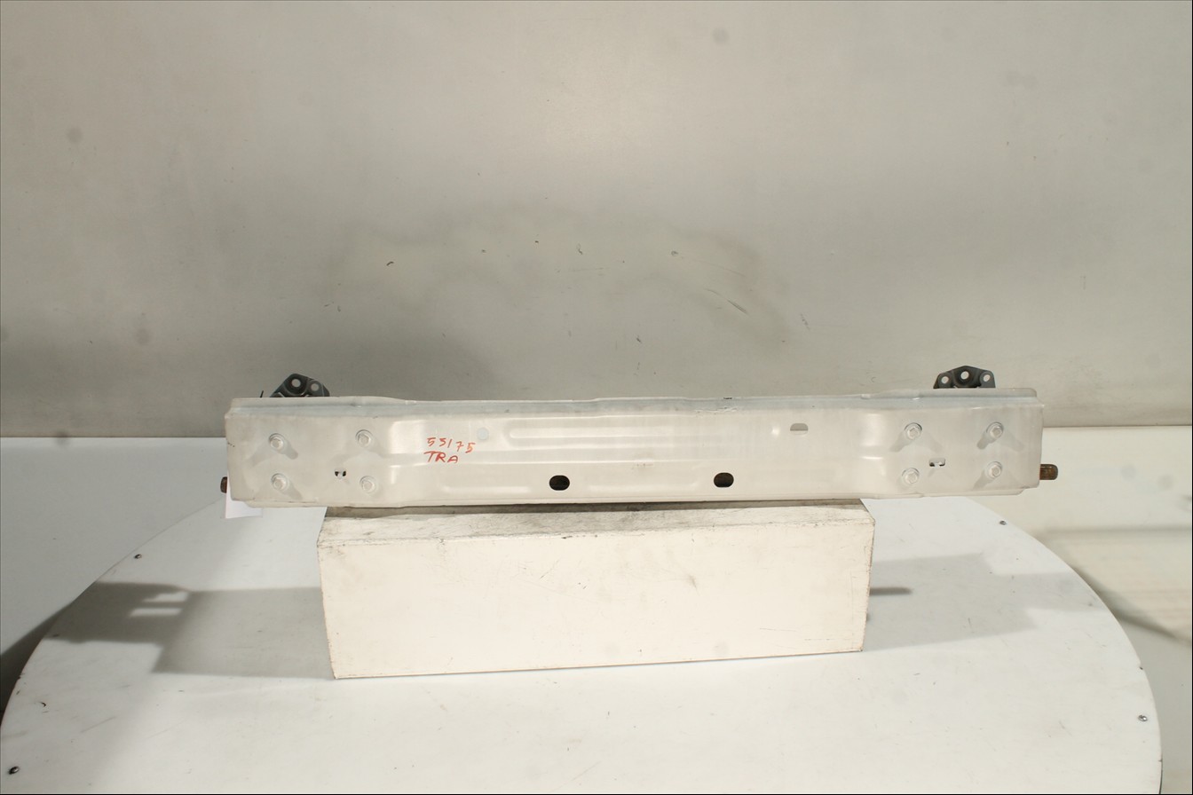 Traviesa paragolpes Tra.