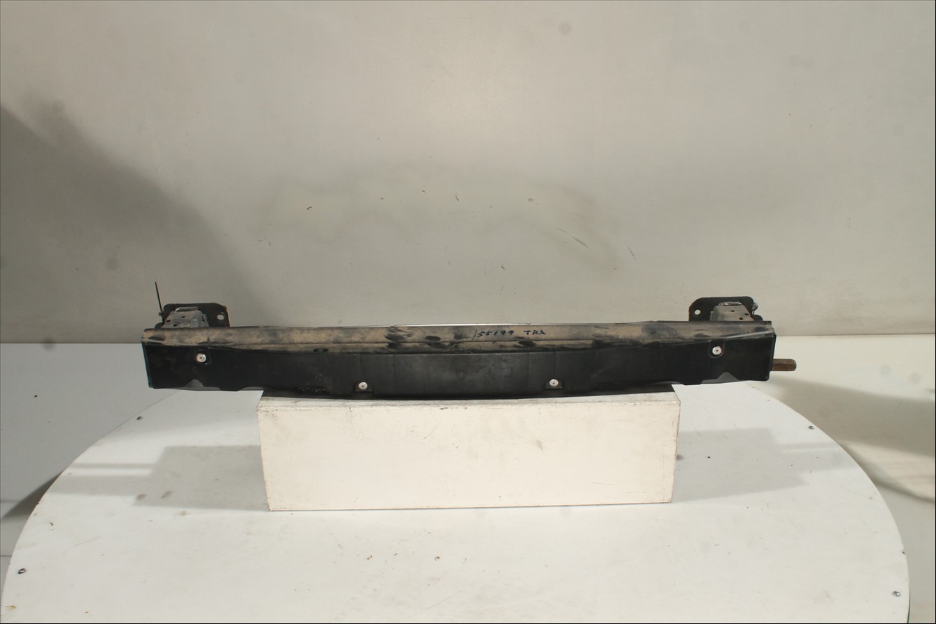 Traviesa paragolpes Tra.