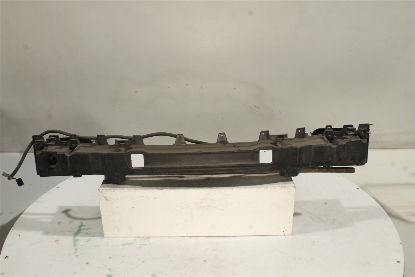 Traviesa paragolpes Tra.