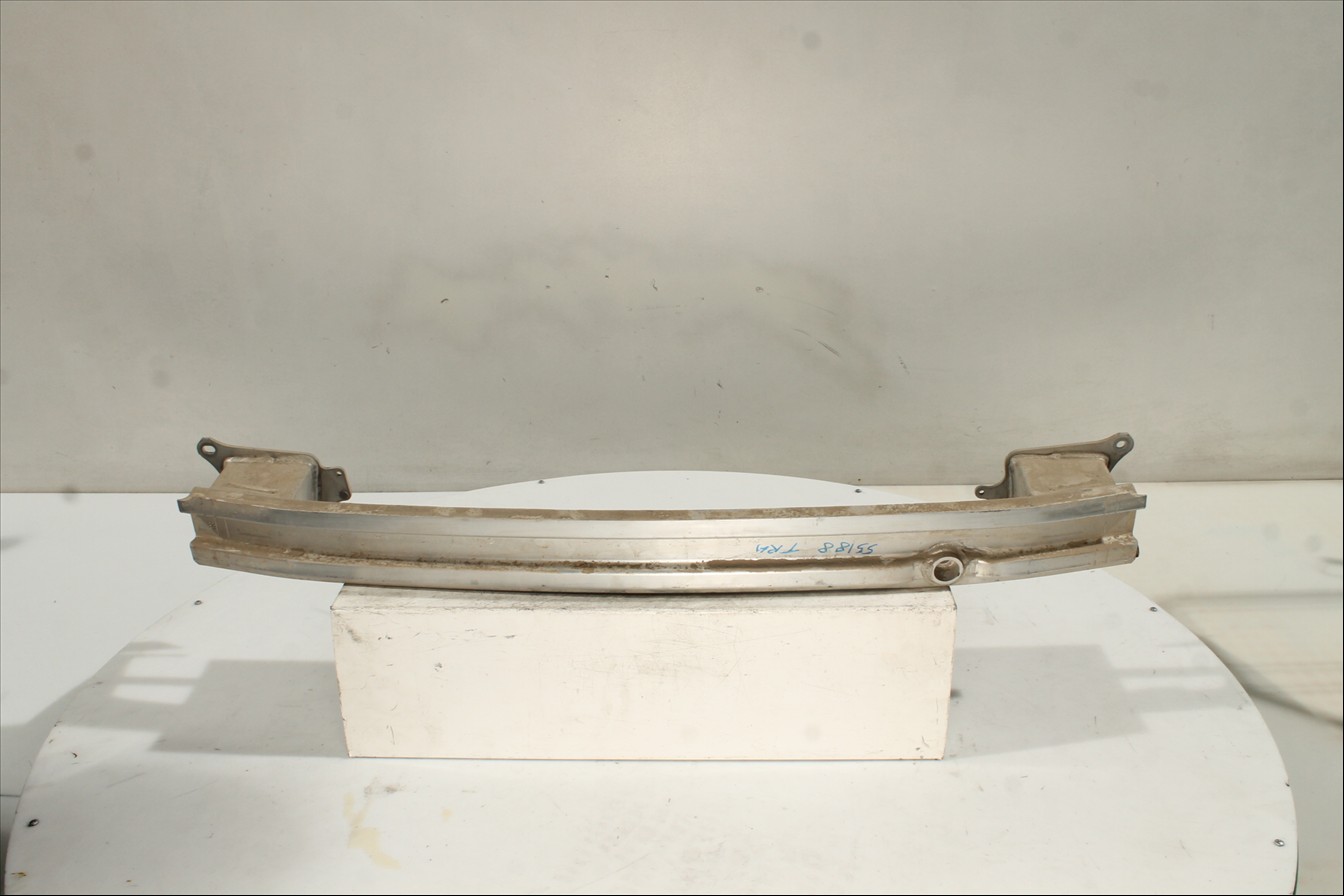 Traviesa paragolpes Tra.