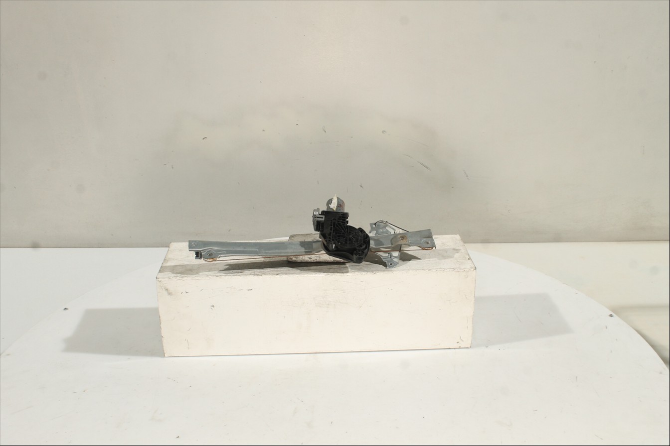 Elevalunas eléctrico puerta Del. Der.