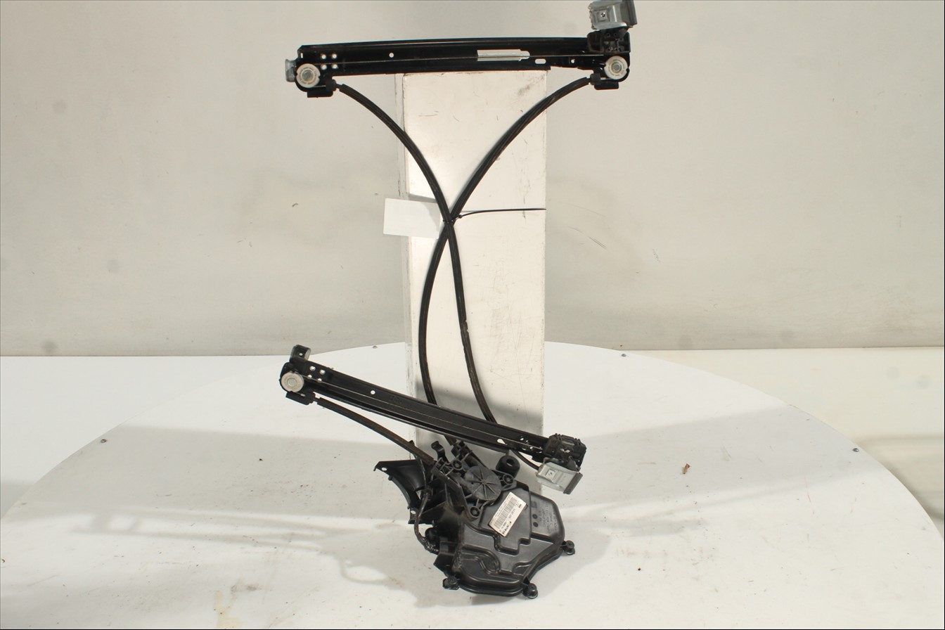 Elevalunas eléctrico puerta Del. Der.