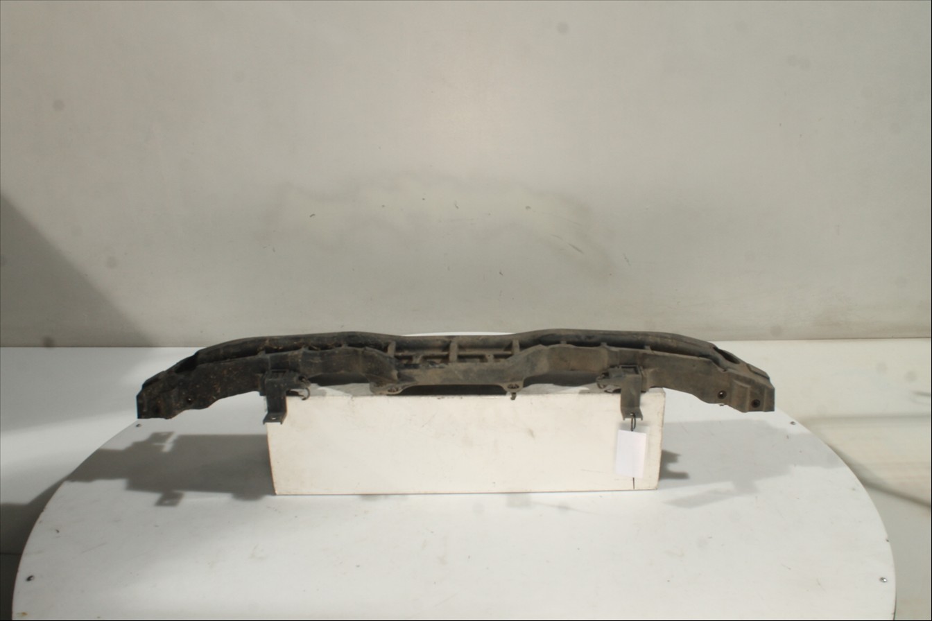 Traviesa paragolpes Tra.