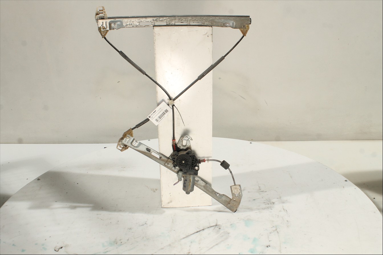 Elevalunas eléctrico puerta Del. Der.