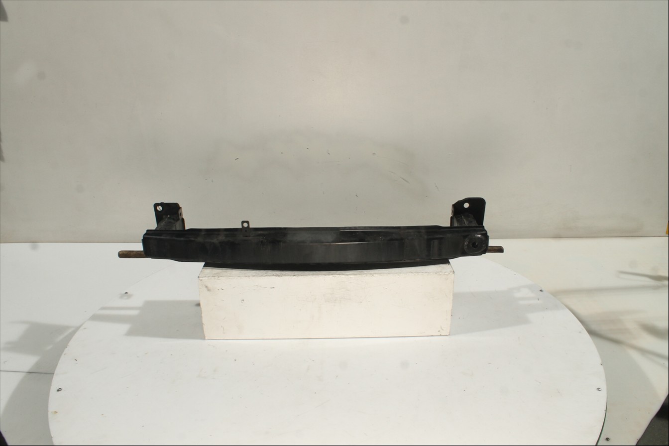 Traviesa paragolpes Del.