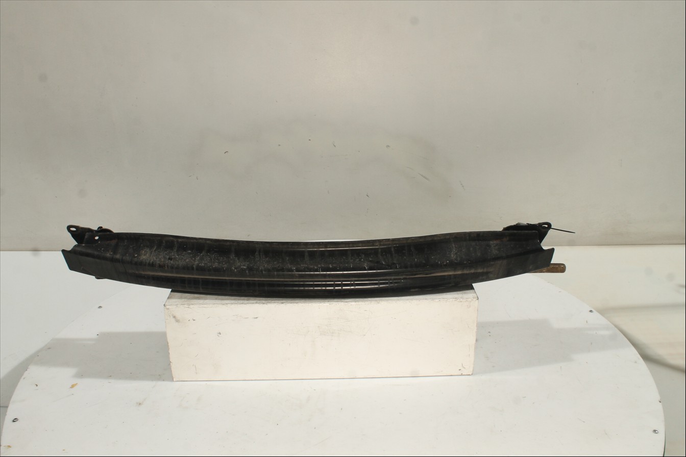 Traviesa paragolpes Tra.