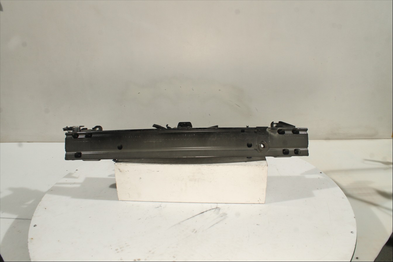 Traviesa paragolpes Del.