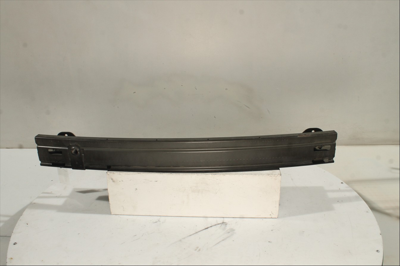 Traviesa paragolpes Tra.