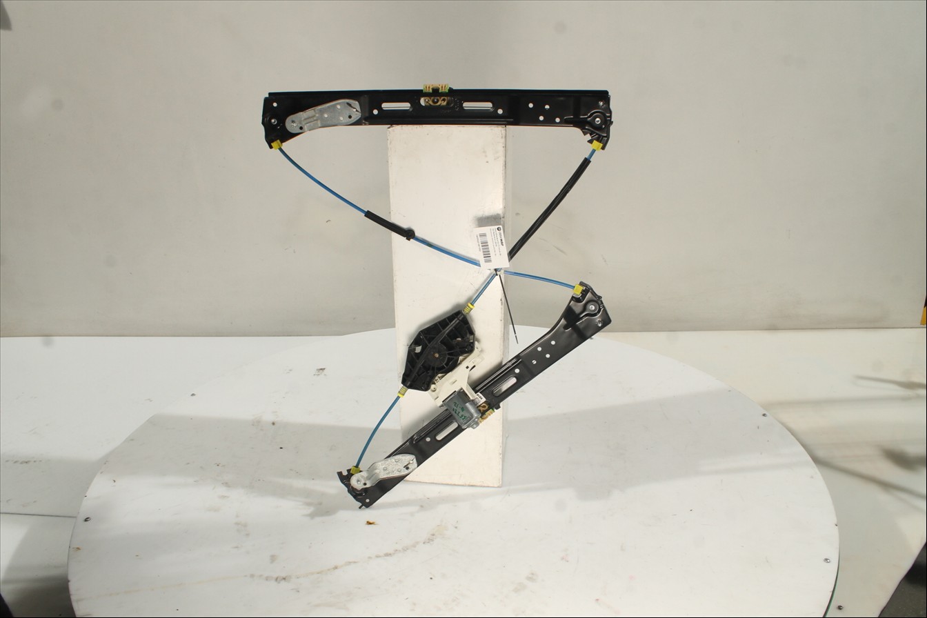 Elevalunas eléctrico puerta Del. Der.