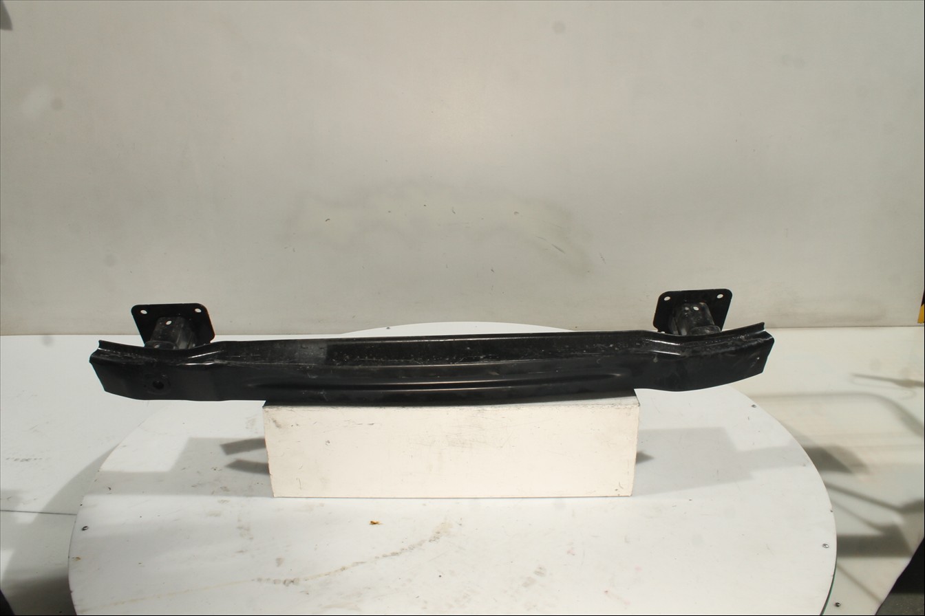 Traviesa paragolpes Tra.