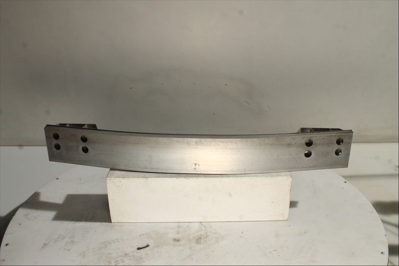 Traviesa paragolpes Tra.