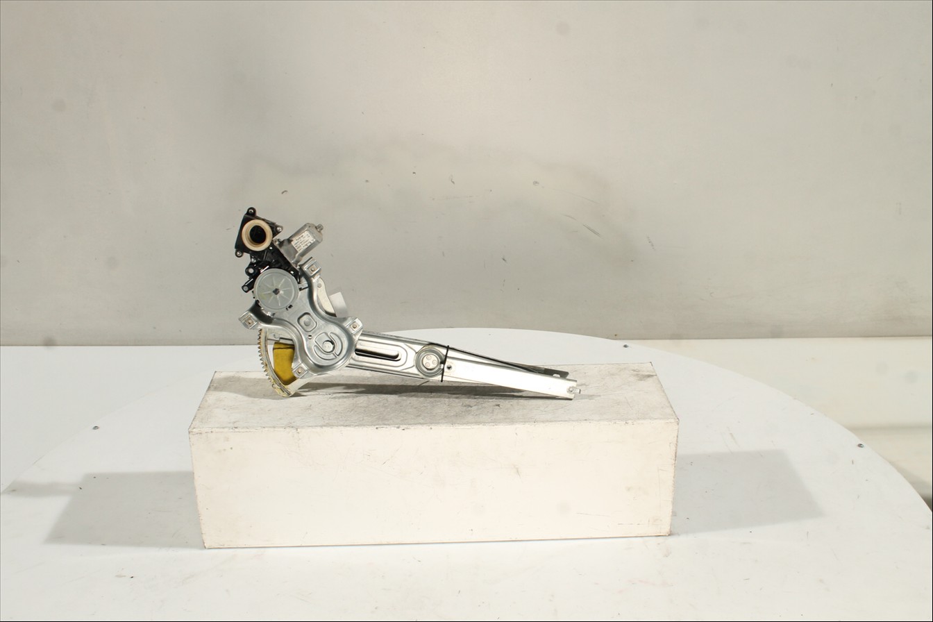 Elevalunas eléctrico puerta Del. Der.