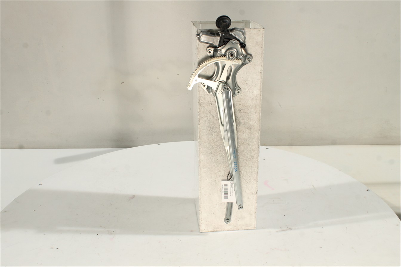 Elevalunas eléctrico puerta Del. Der.