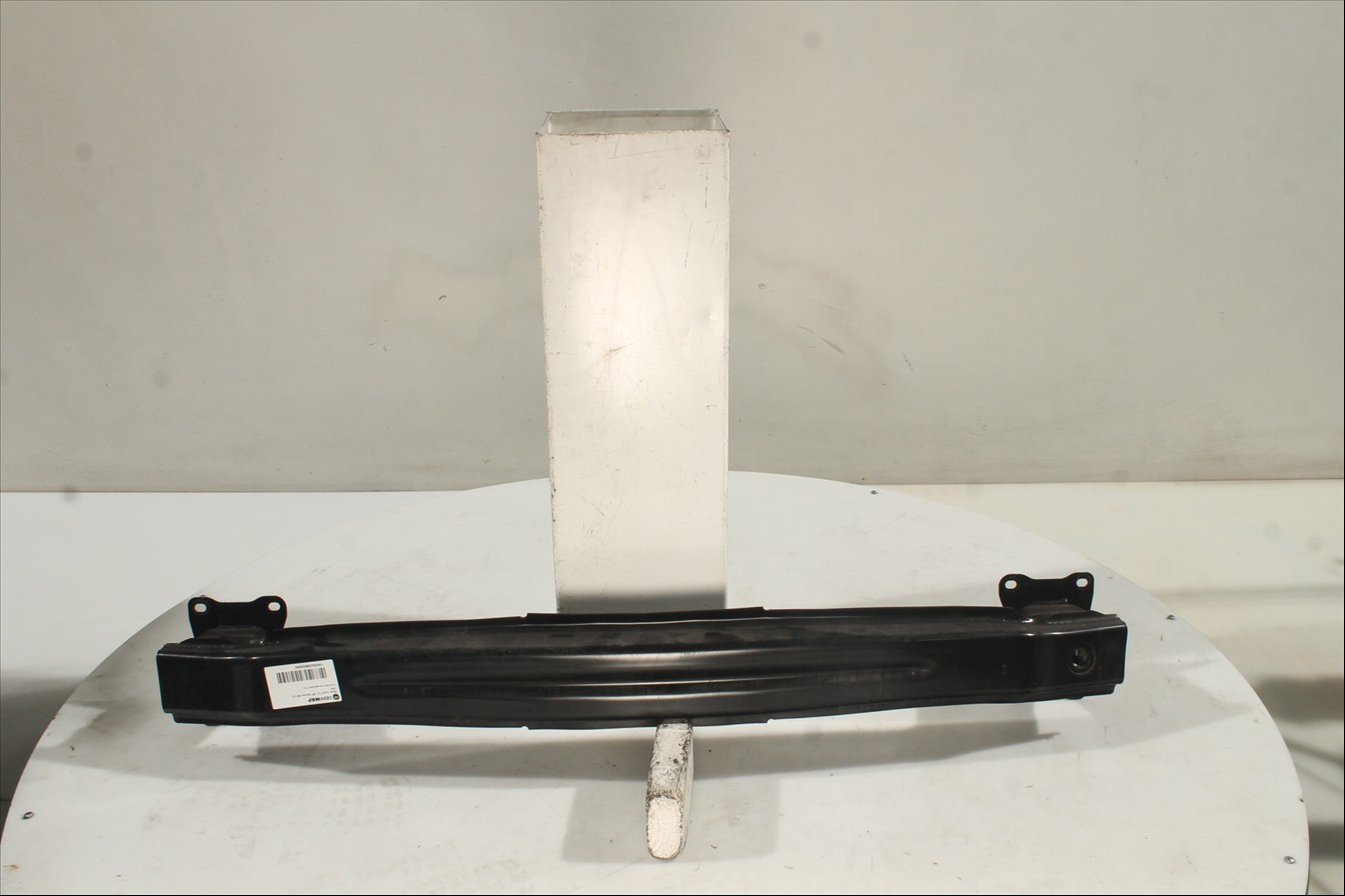 Traviesa paragolpes Tra.