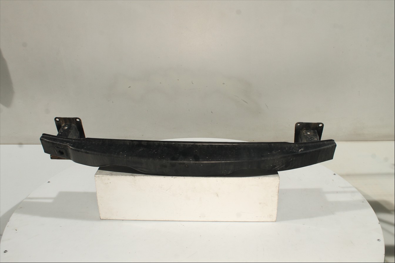 Traviesa paragolpes Tra.