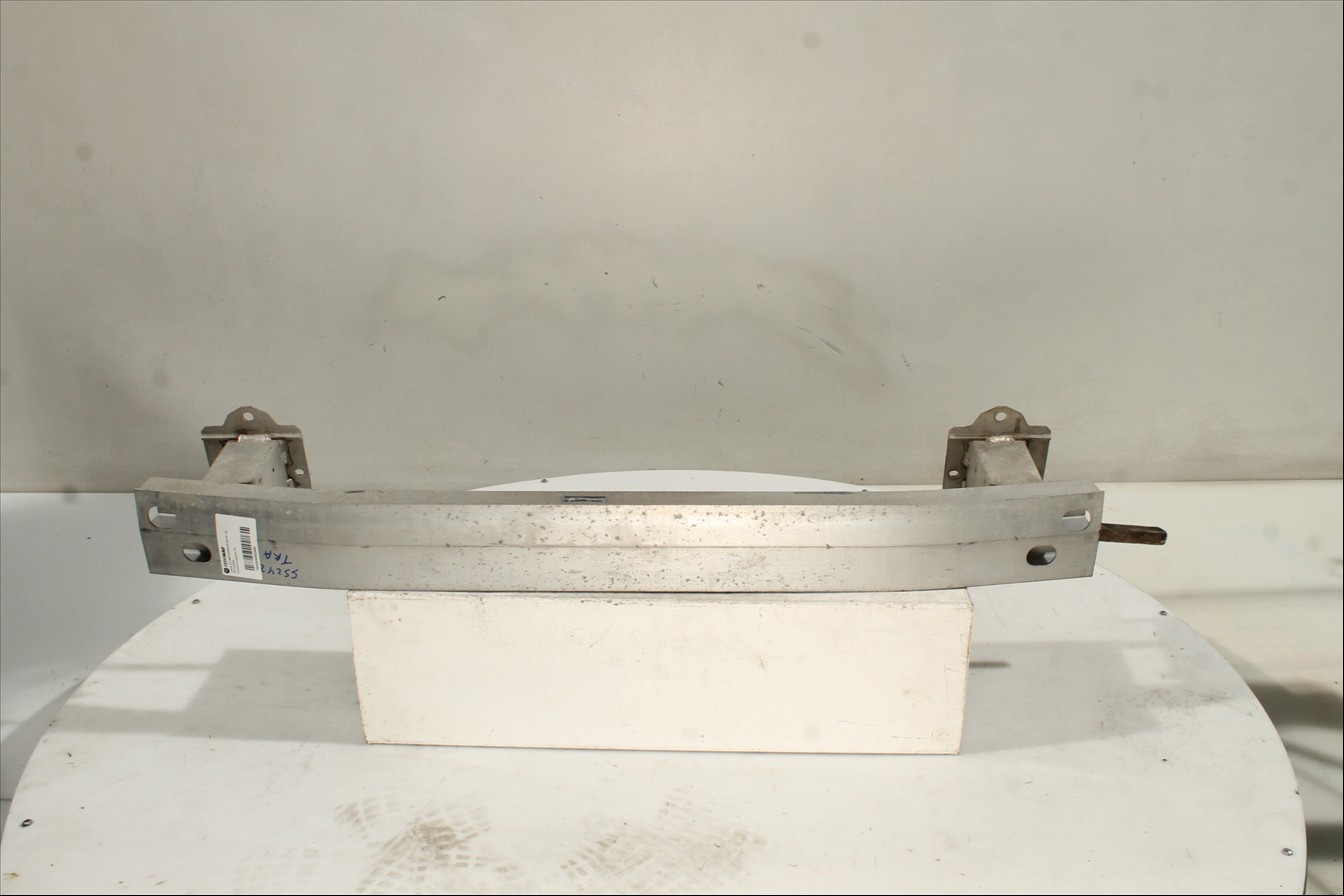 Traviesa paragolpes Tra.