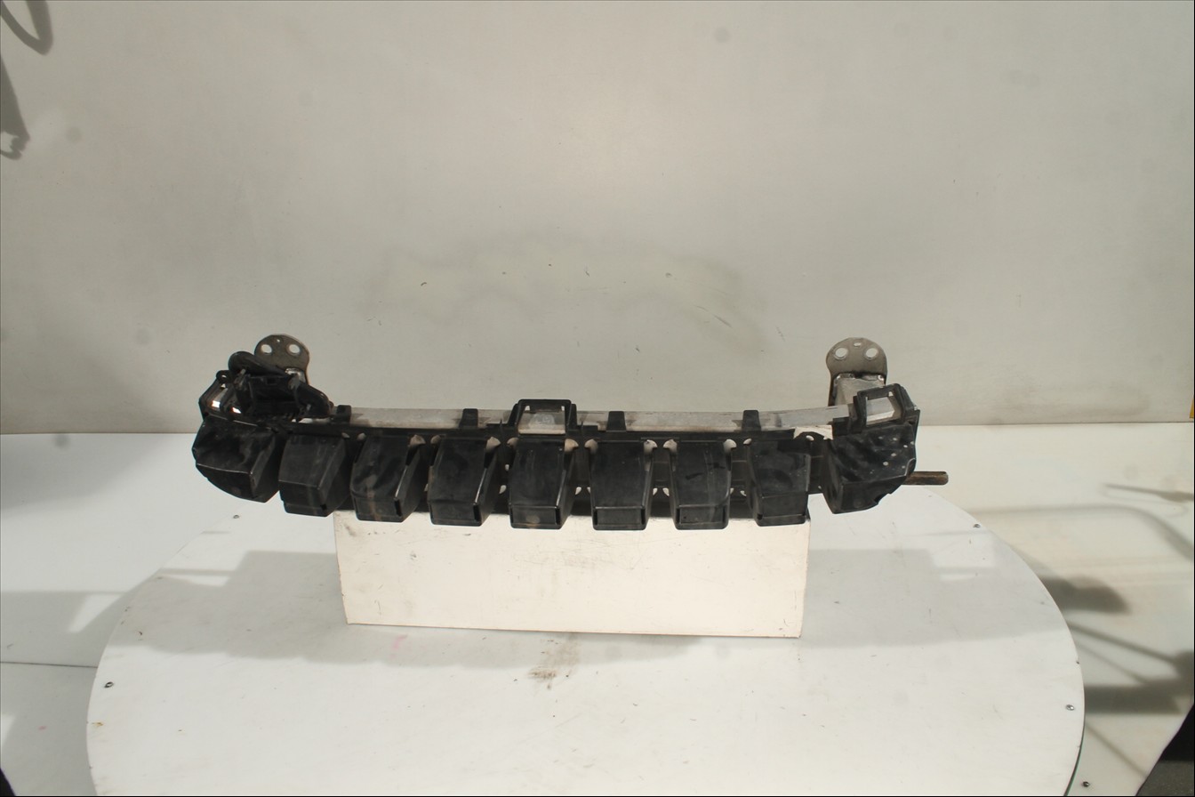 Traviesa paragolpes Del.