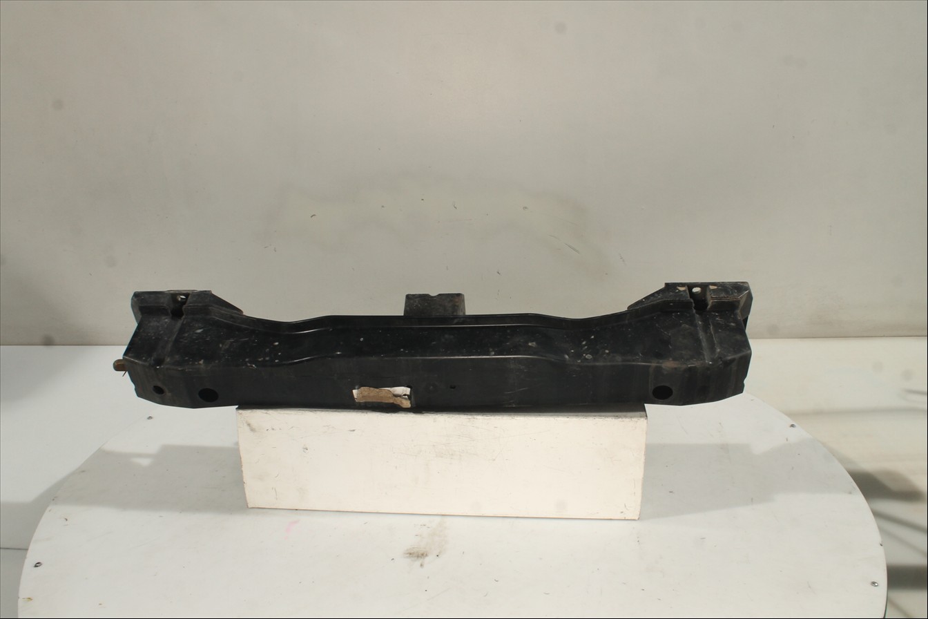 Traviesa paragolpes Tra.