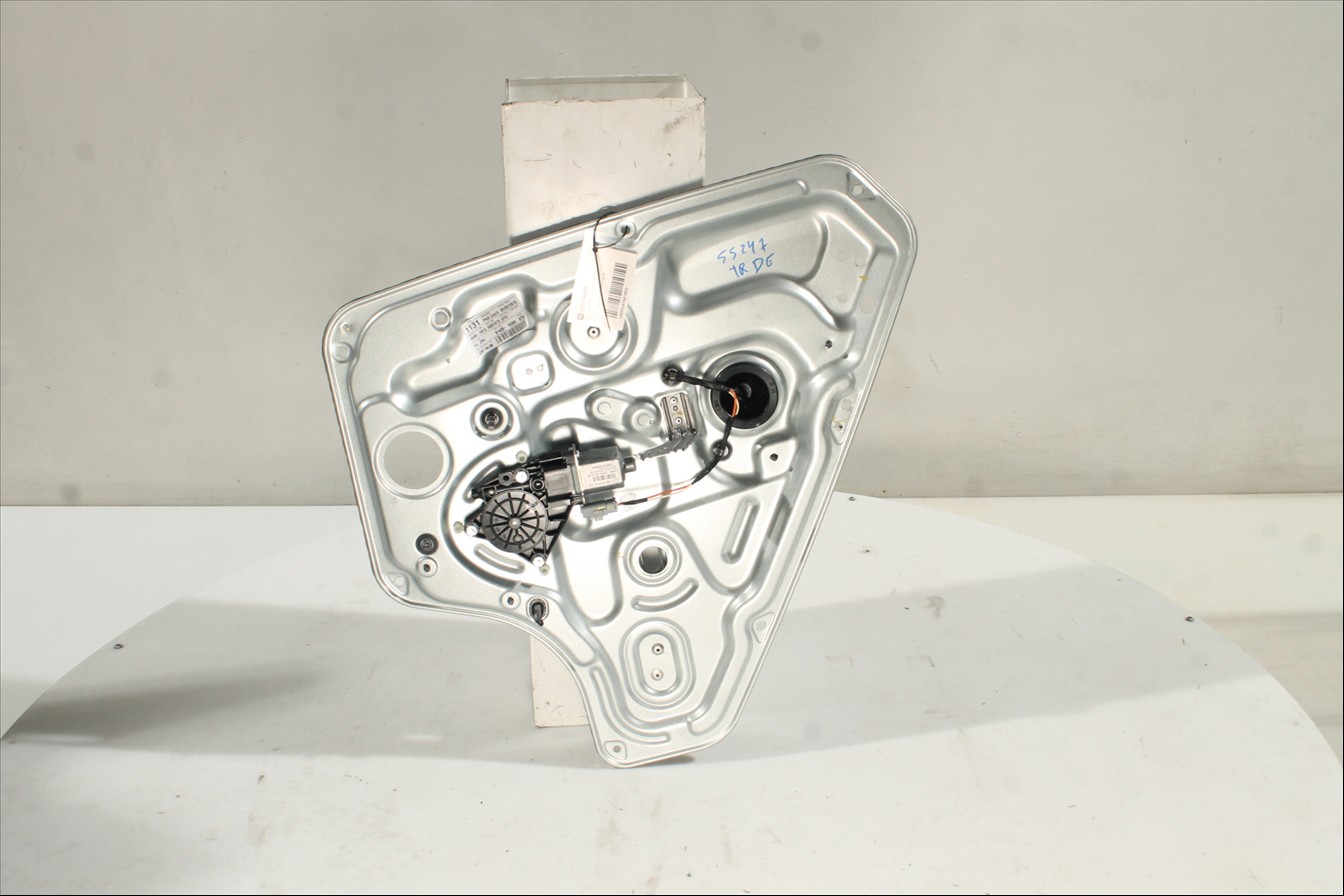 Elevalunas eléctrico puerta Tra. Der.