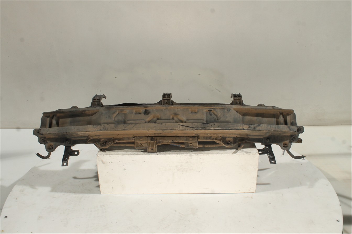 Traviesa paragolpes Tra.