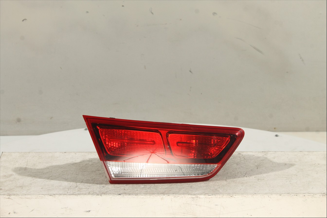 Piloto interior Tra. Izq.