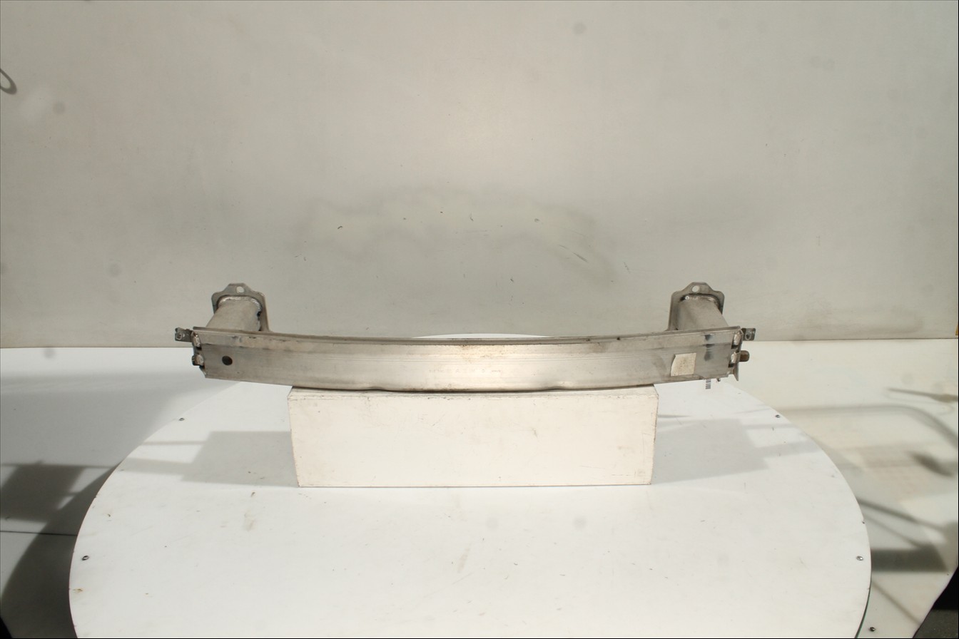 Traviesa paragolpes Del.