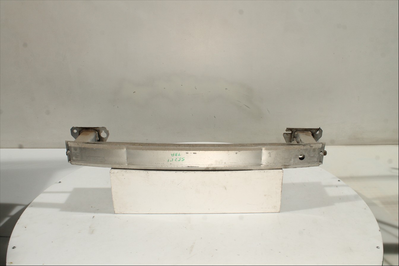 Traviesa paragolpes Tra.