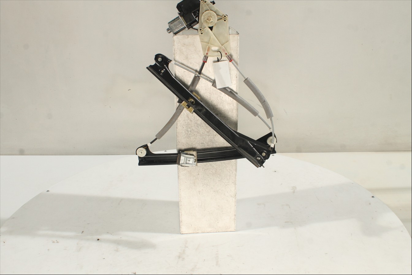 Elevalunas eléctrico puerta Del. Der.