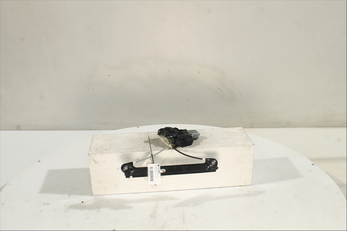 Elevalunas eléctrico puerta Tra. Der.