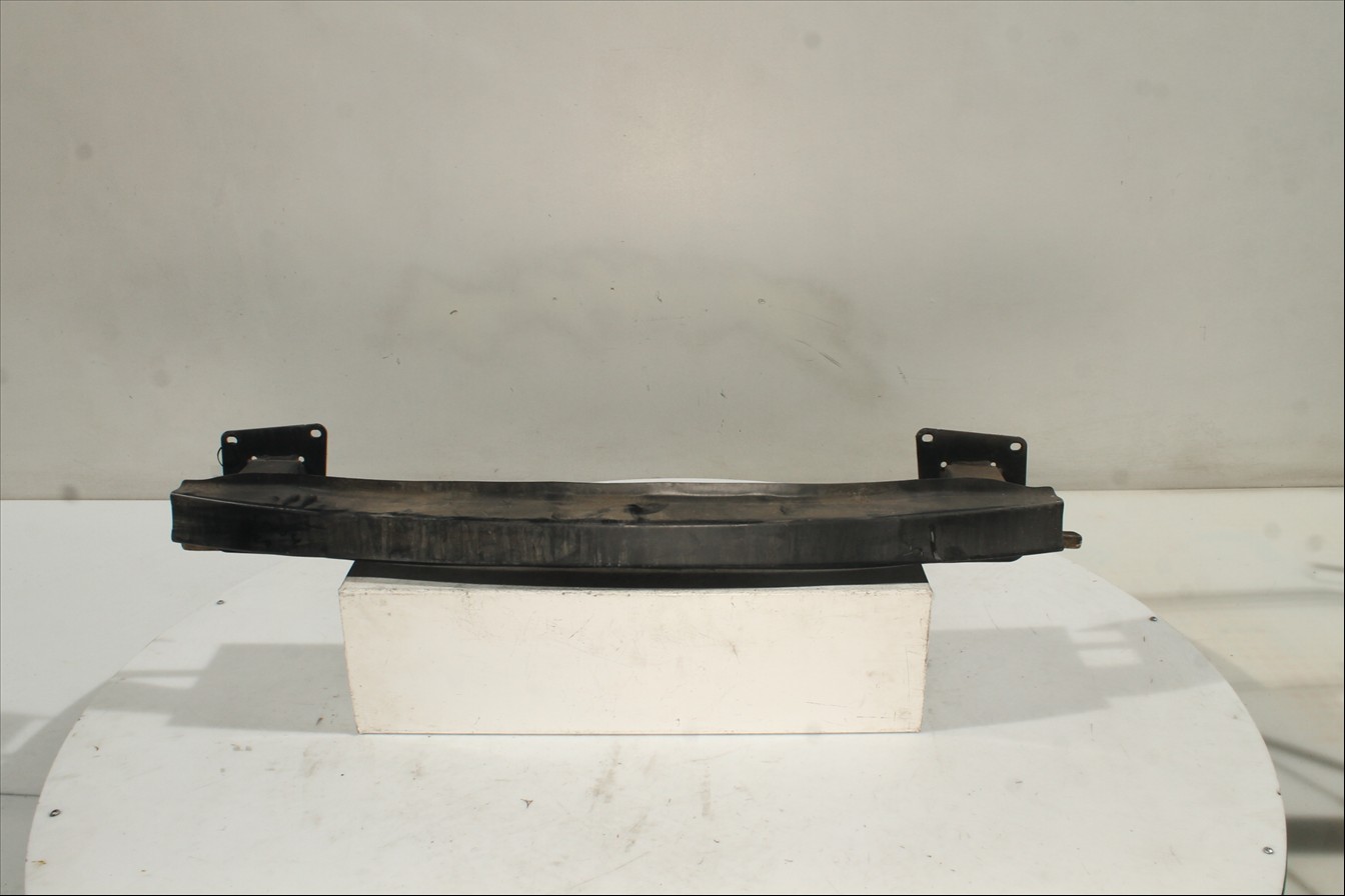 Traviesa paragolpes Tra.