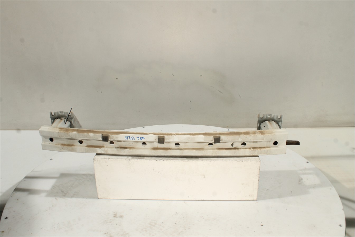 Traviesa paragolpes Tra.