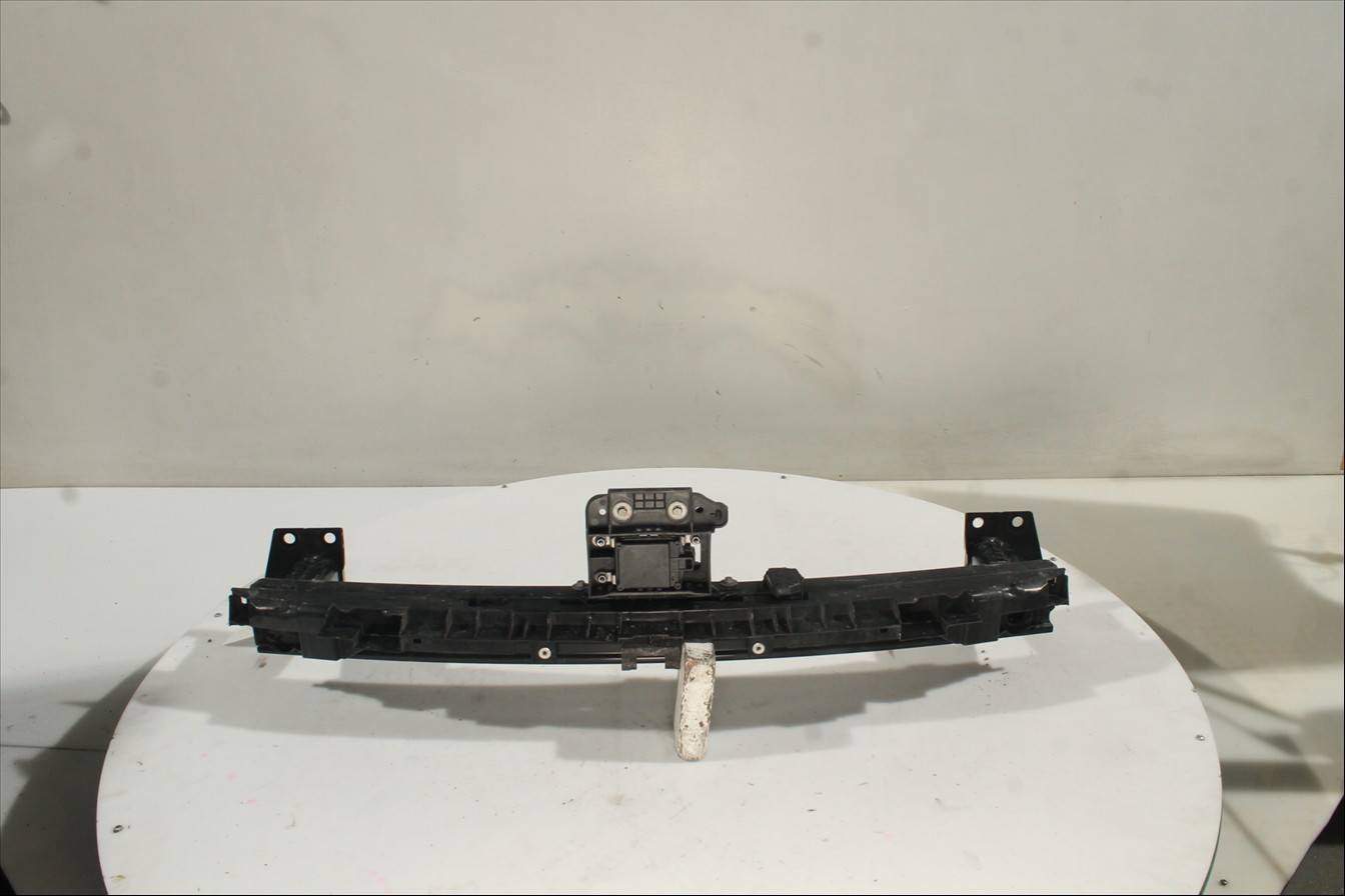 Traviesa paragolpes Del.