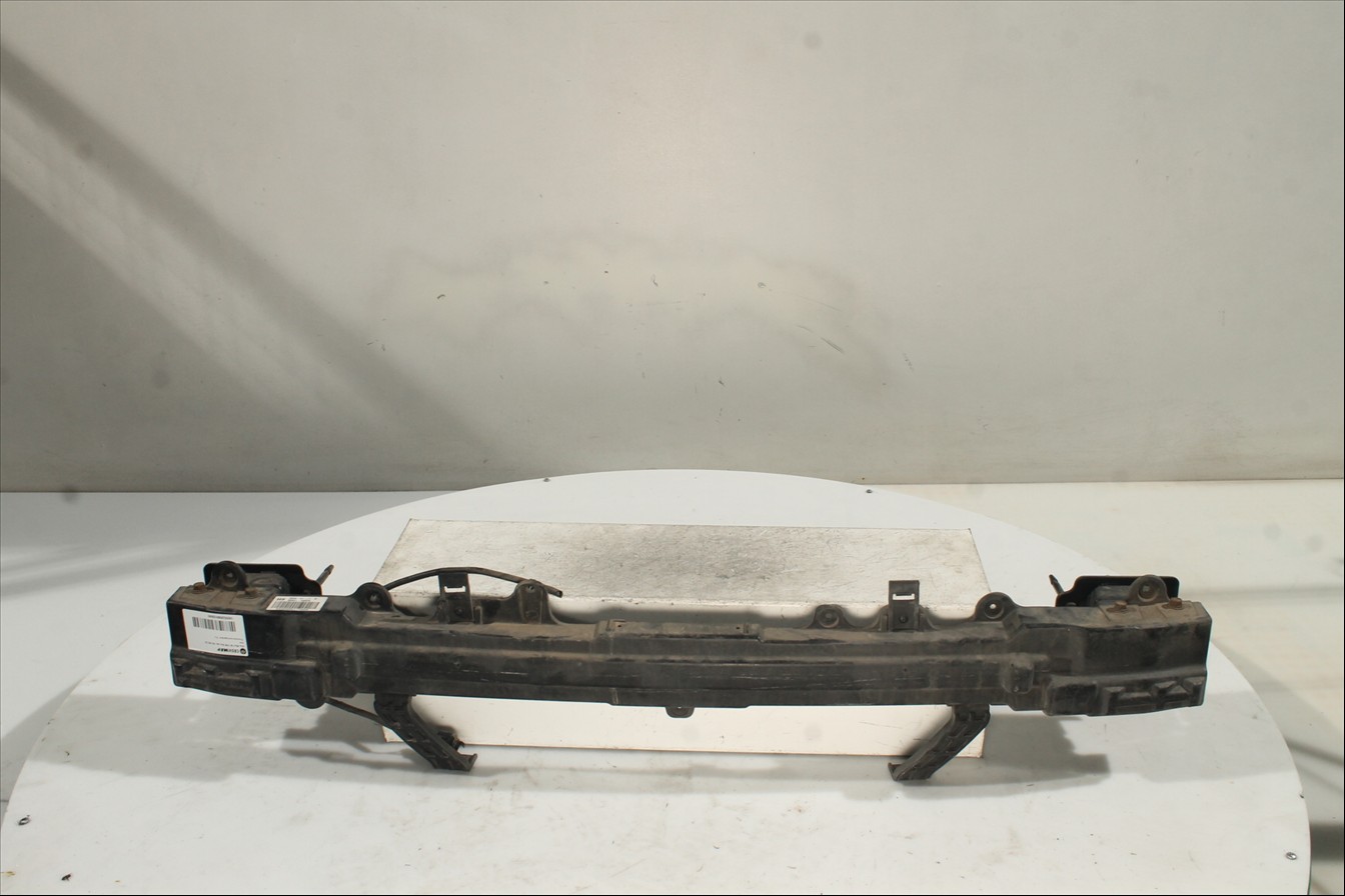 Traviesa paragolpes Tra.