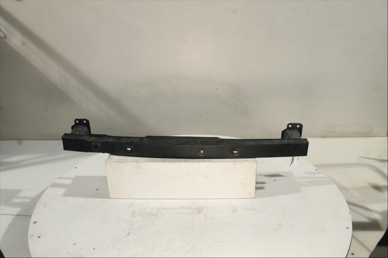 Traviesa paragolpes Tra.