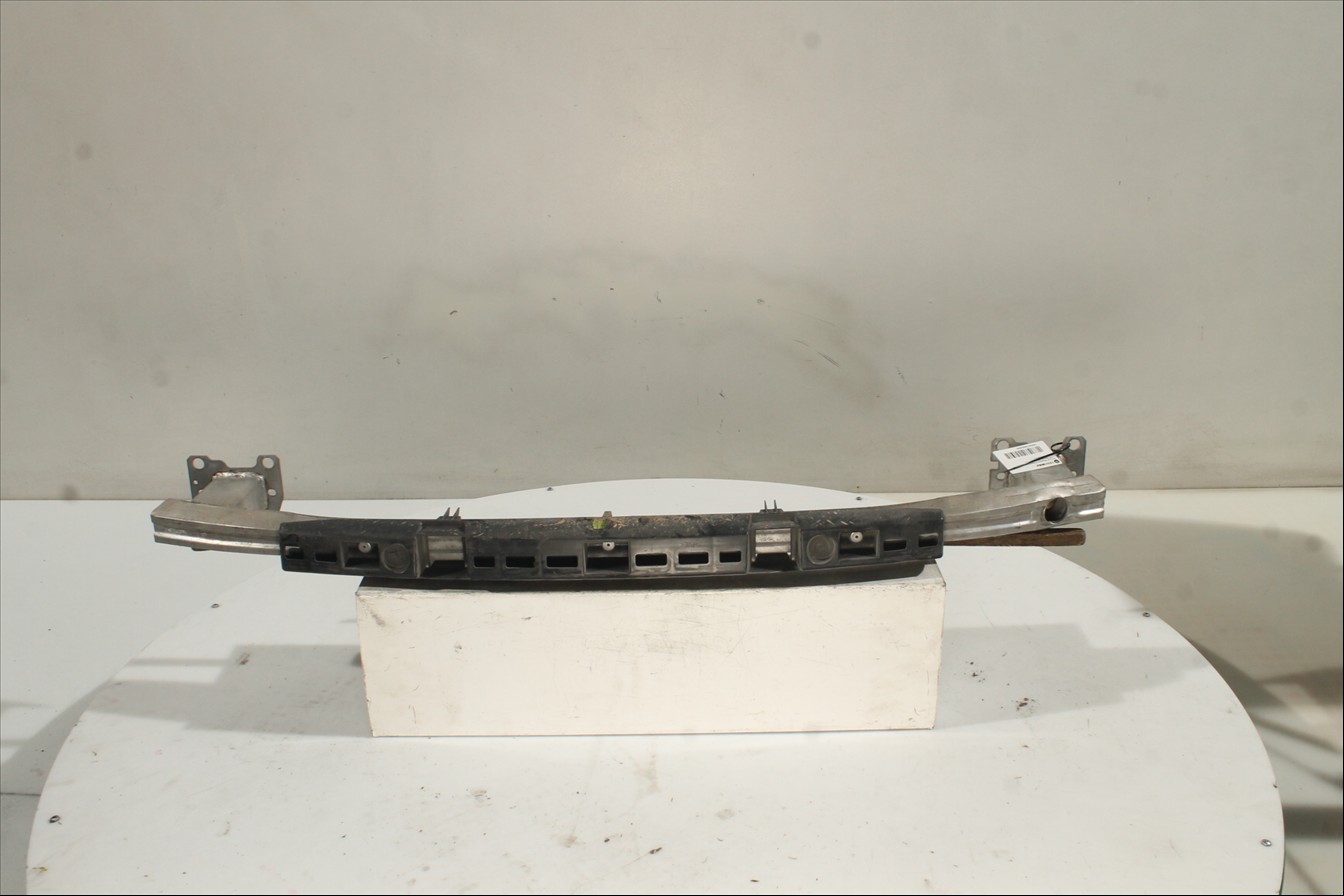 Traviesa paragolpes Tra.