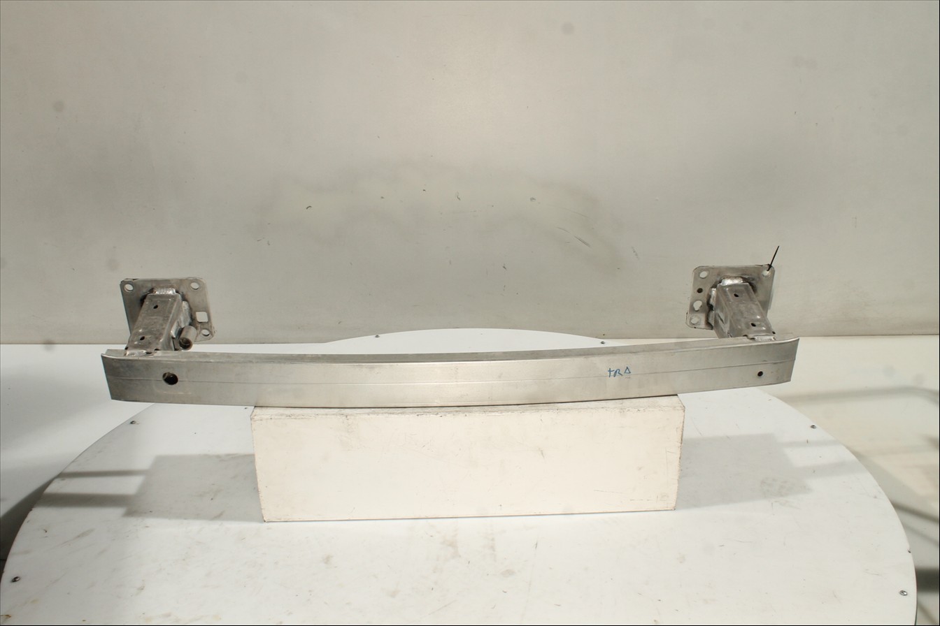 Traviesa paragolpes Tra.