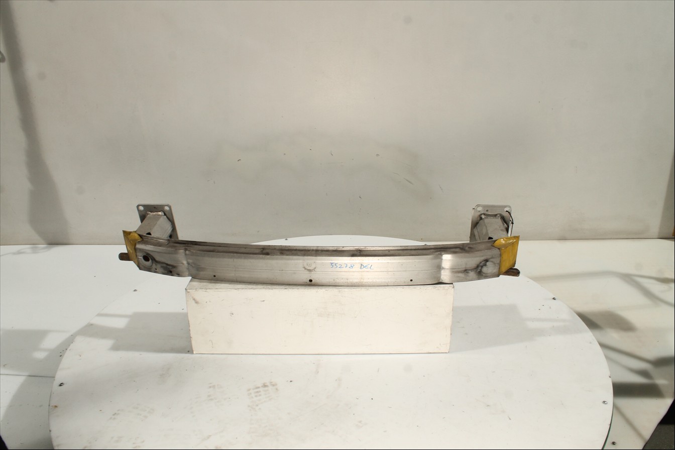 Traviesa paragolpes Del.