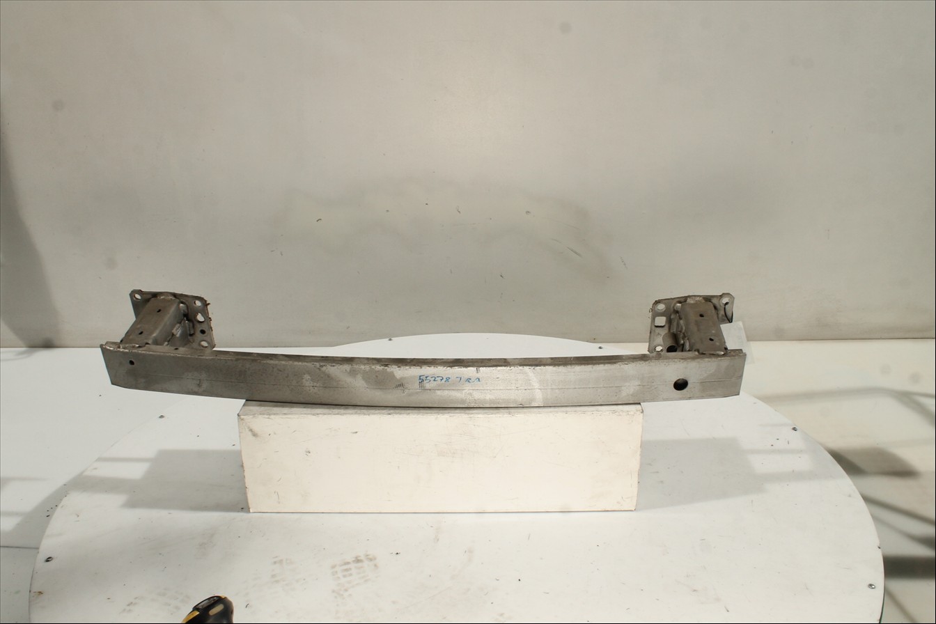 Traviesa paragolpes Tra.